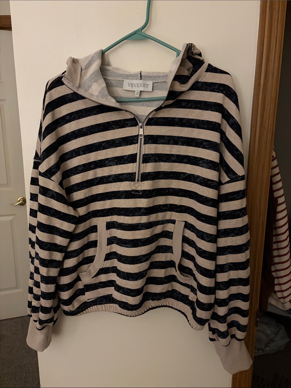 Veveret striped hooded quarter zip pullover size Medium NWOT